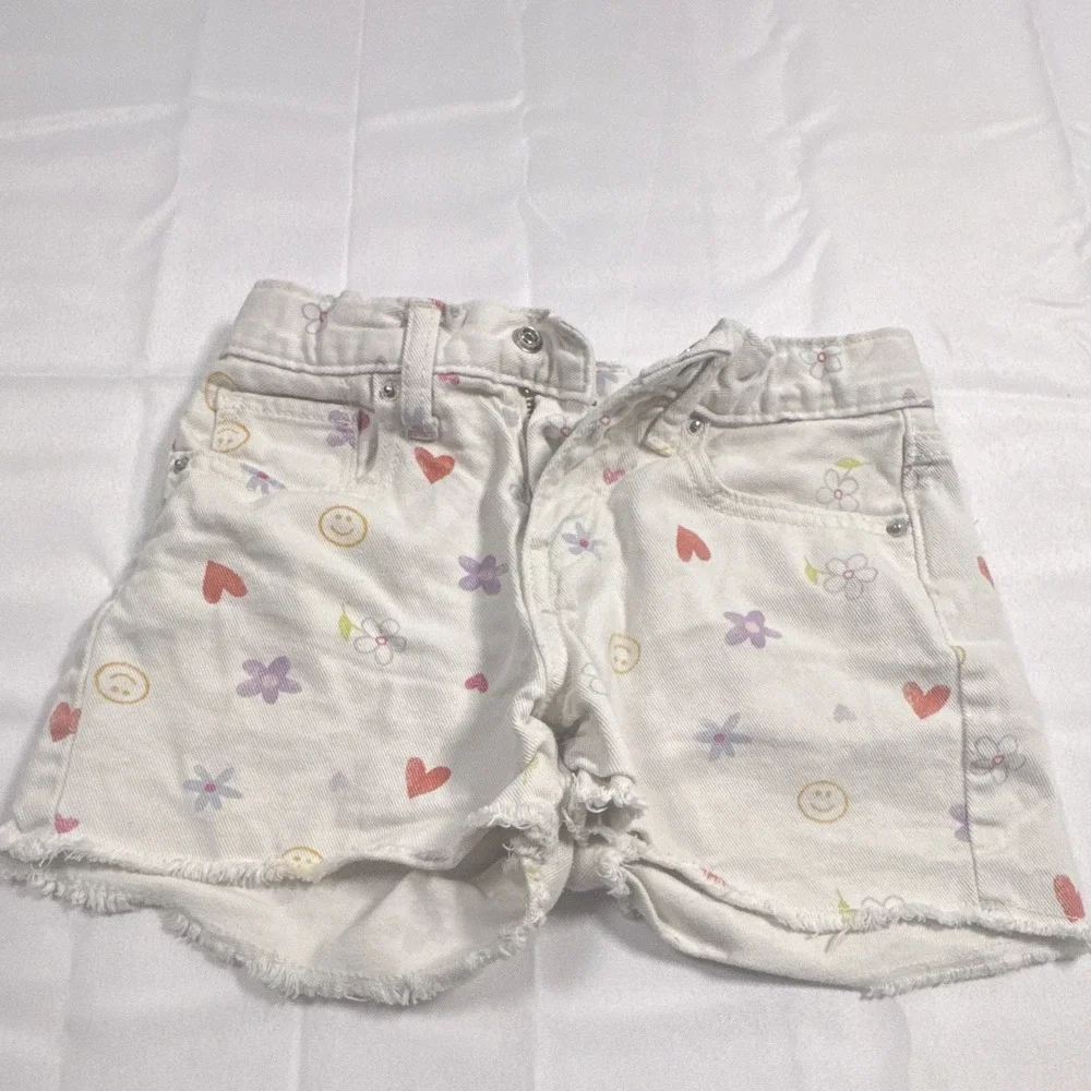 Old Navy Girls 8 White Denim Cut-Off Shorts Hearts Flower Smiley Button Pockets